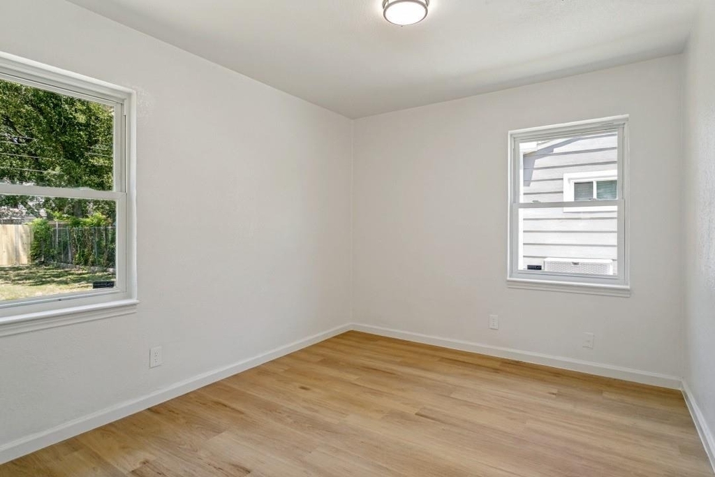 748 Oak Drive - Photo 8