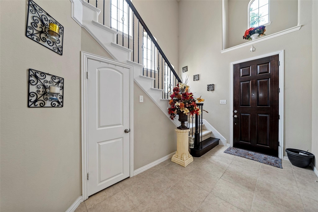 100 Liones Lane - Photo 1