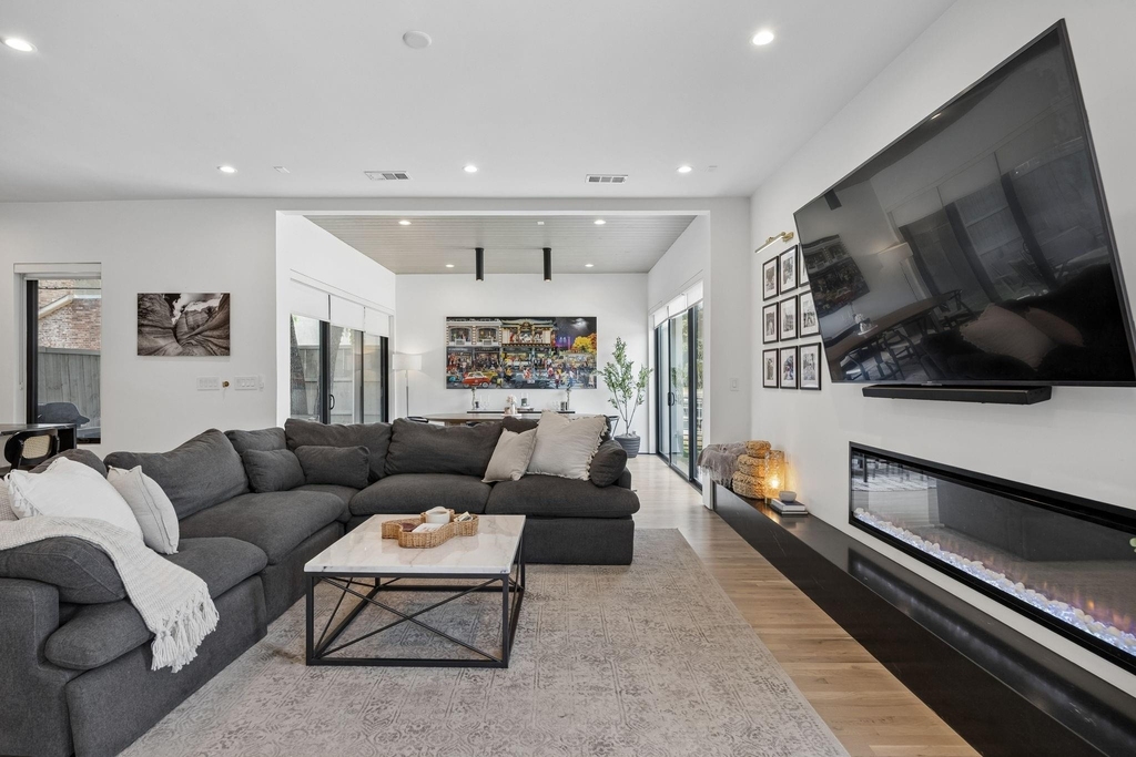 5548 Sears Street - Photo 6