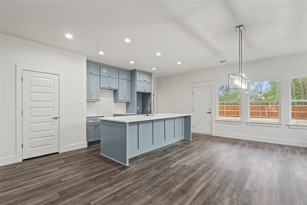 3335 Spring Avenue - Photo 6
