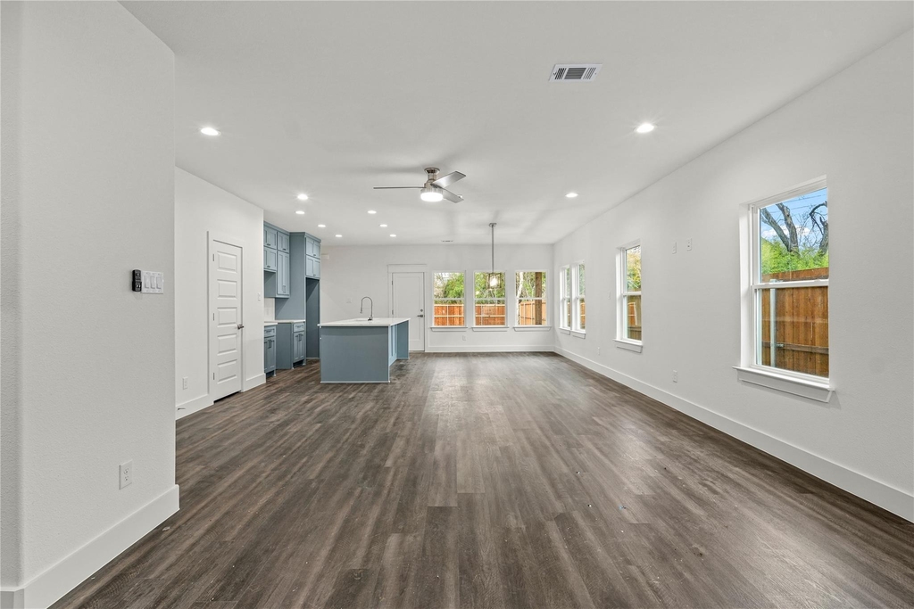 3335 Spring Avenue - Photo 5