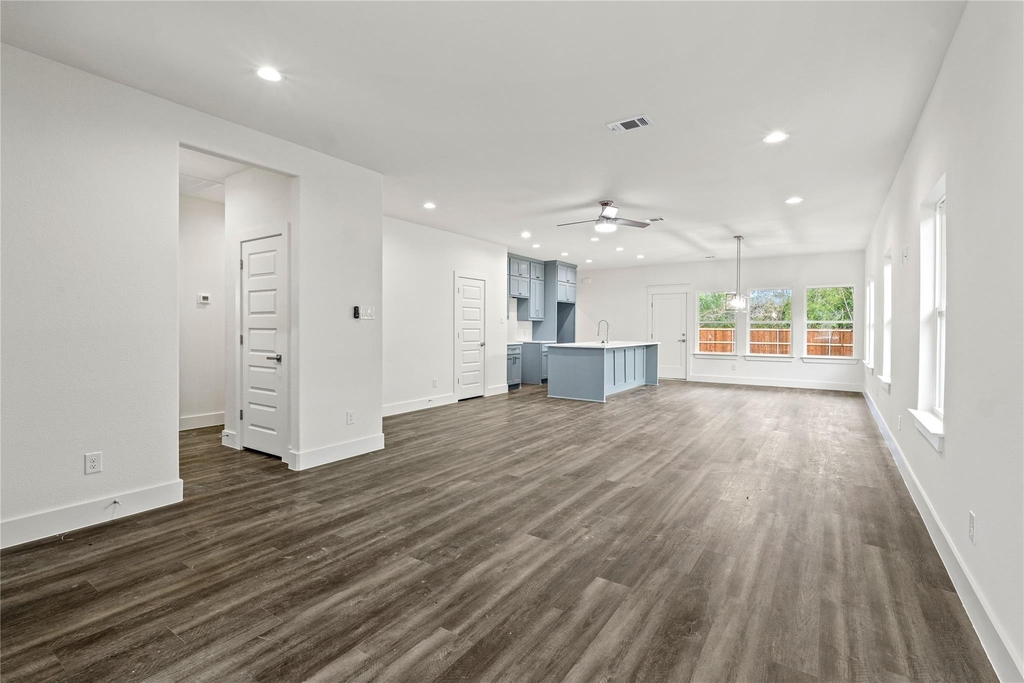 3335 Spring Avenue - Photo 4