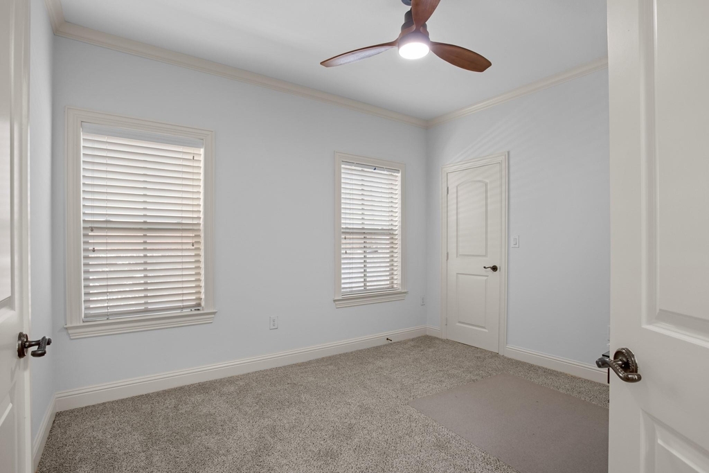 5801 Hillcrest Avenue - Photo 9