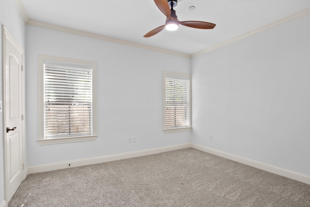 5801 Hillcrest Avenue - Photo 11