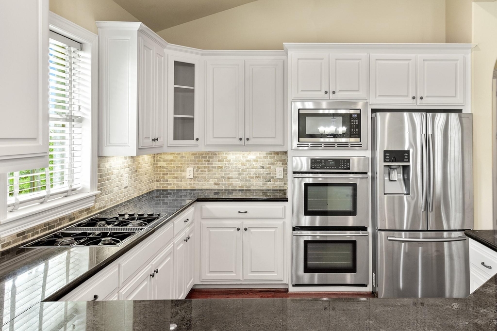 5801 Hillcrest Avenue - Photo 2