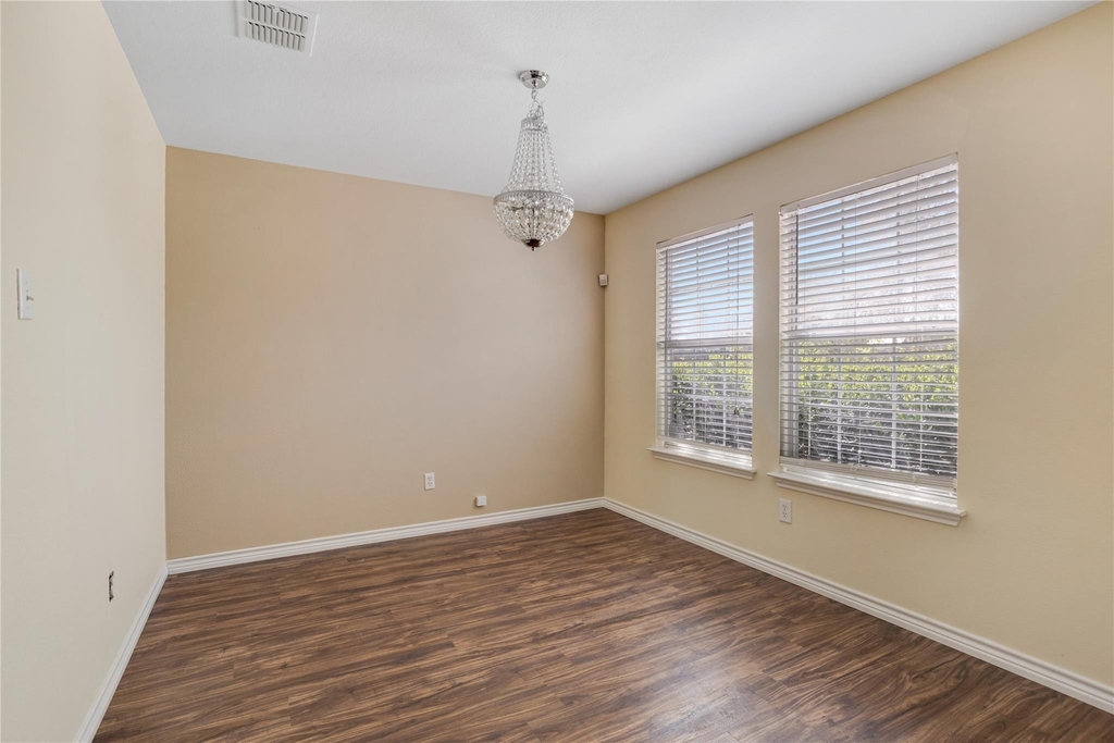 1921 Southridge Lane - Photo 4