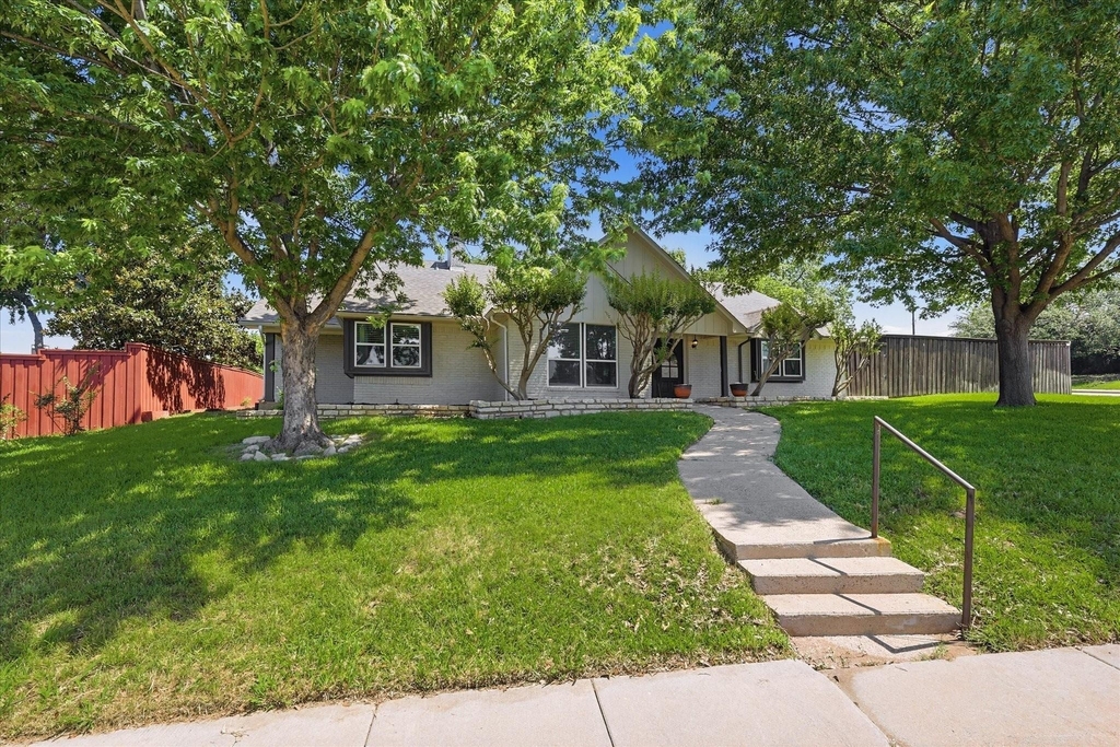 2625 Ramblewood Drive - Photo 0