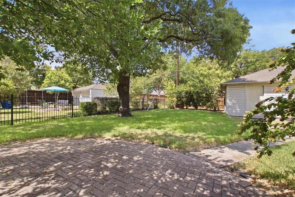 6445 Glennox Lane - Photo 21