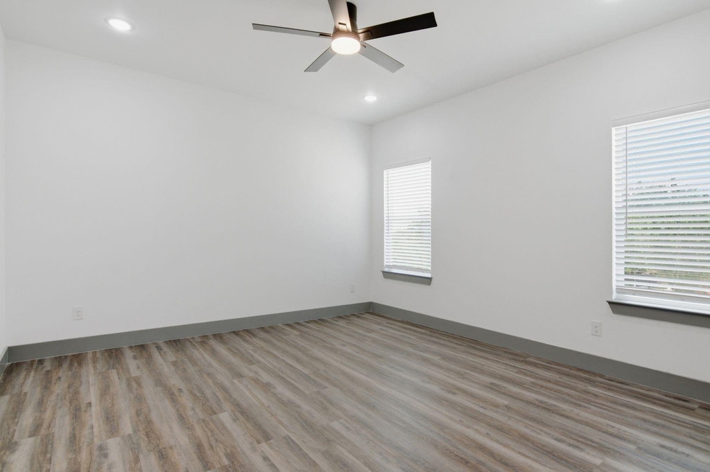 1013 Duff Court - Photo 31