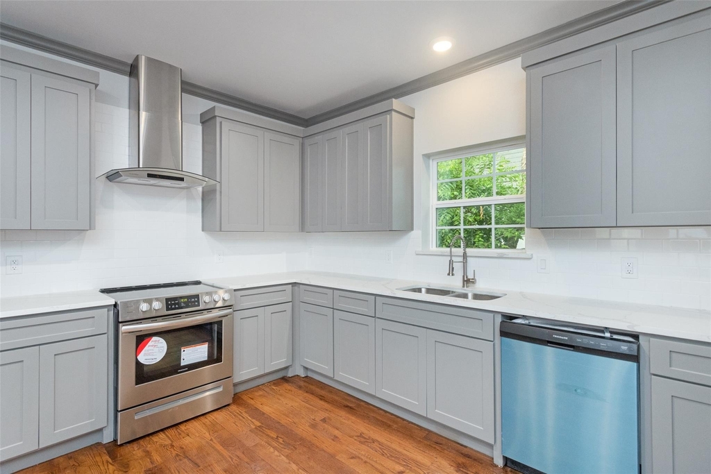 3601 Henry Street - Photo 2