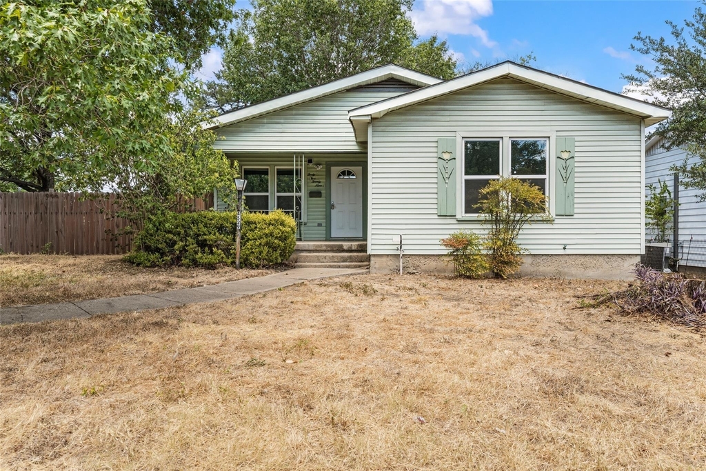 4529 Sanger Avenue - Photo 0