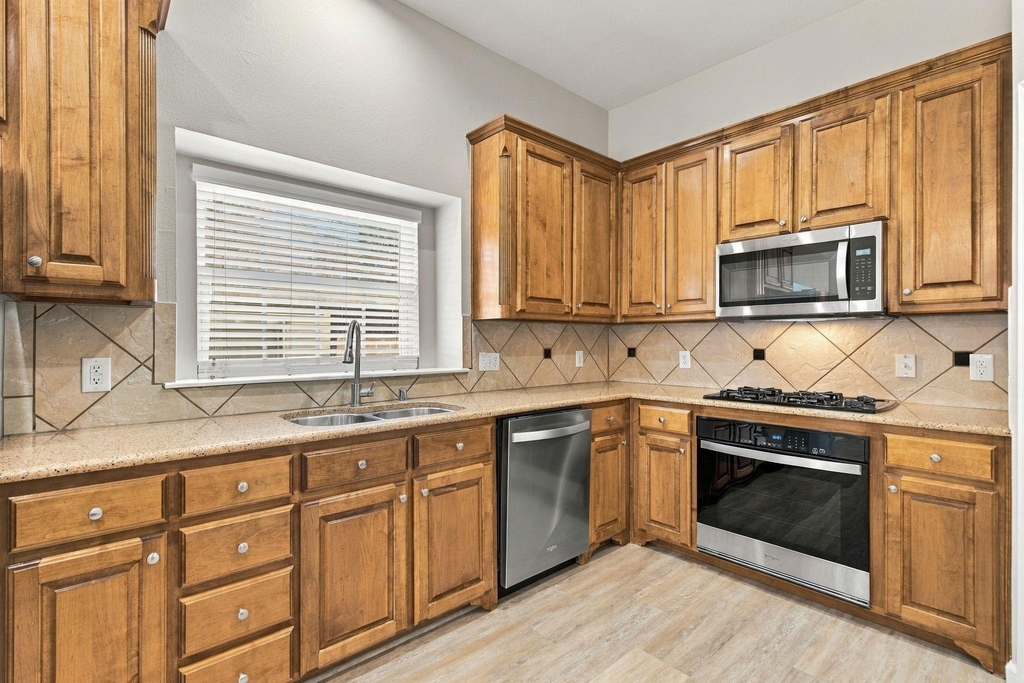 11535 Yoakum Drive - Photo 8