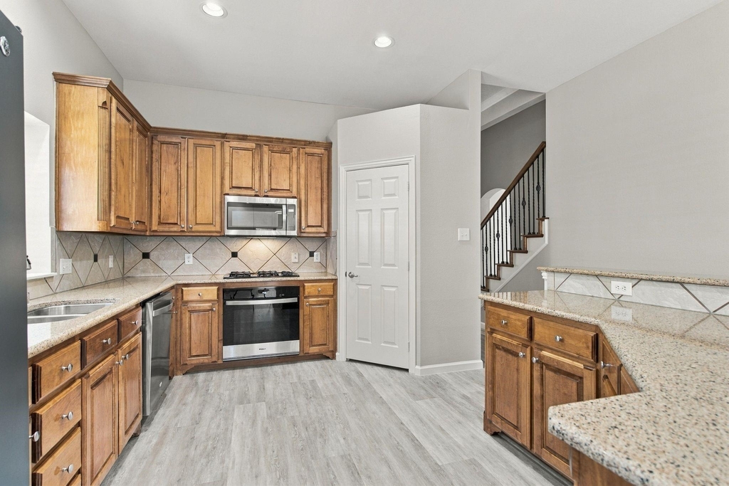 11535 Yoakum Drive - Photo 9