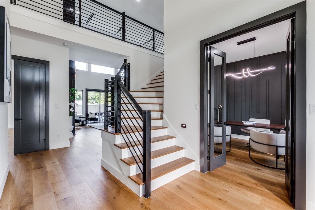 10923 Marsh Lane - Photo 2