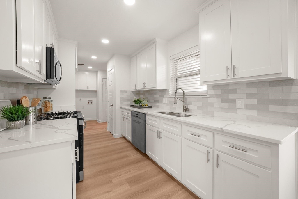 5905 Saramac Drive - Photo 9