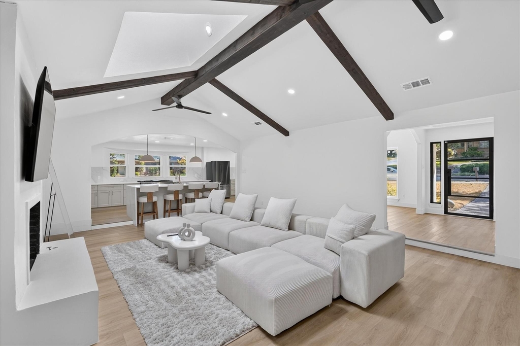1513 Carriage Lane - Photo 1