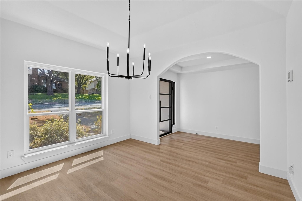 1513 Carriage Lane - Photo 3
