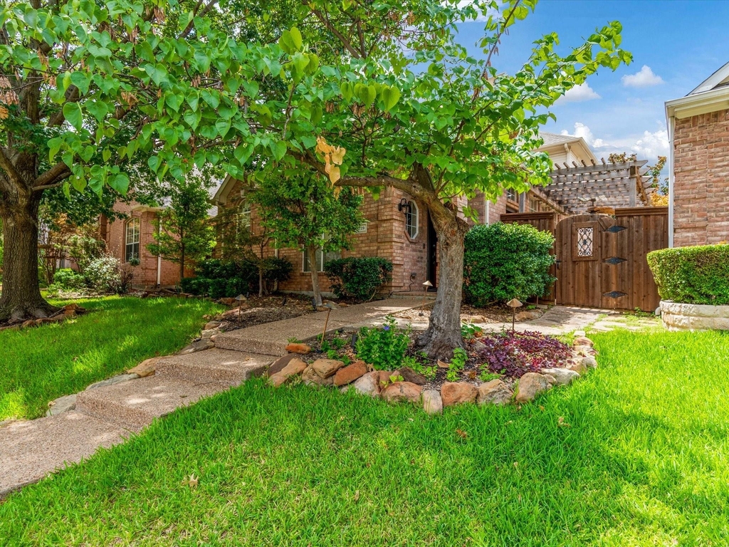 8129 Springmoss Drive - Photo 3