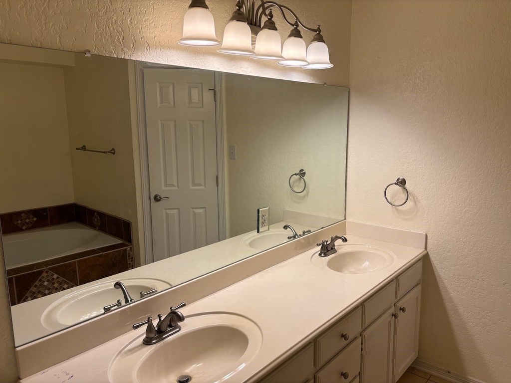 8109 Fox Chase Drive - Photo 11