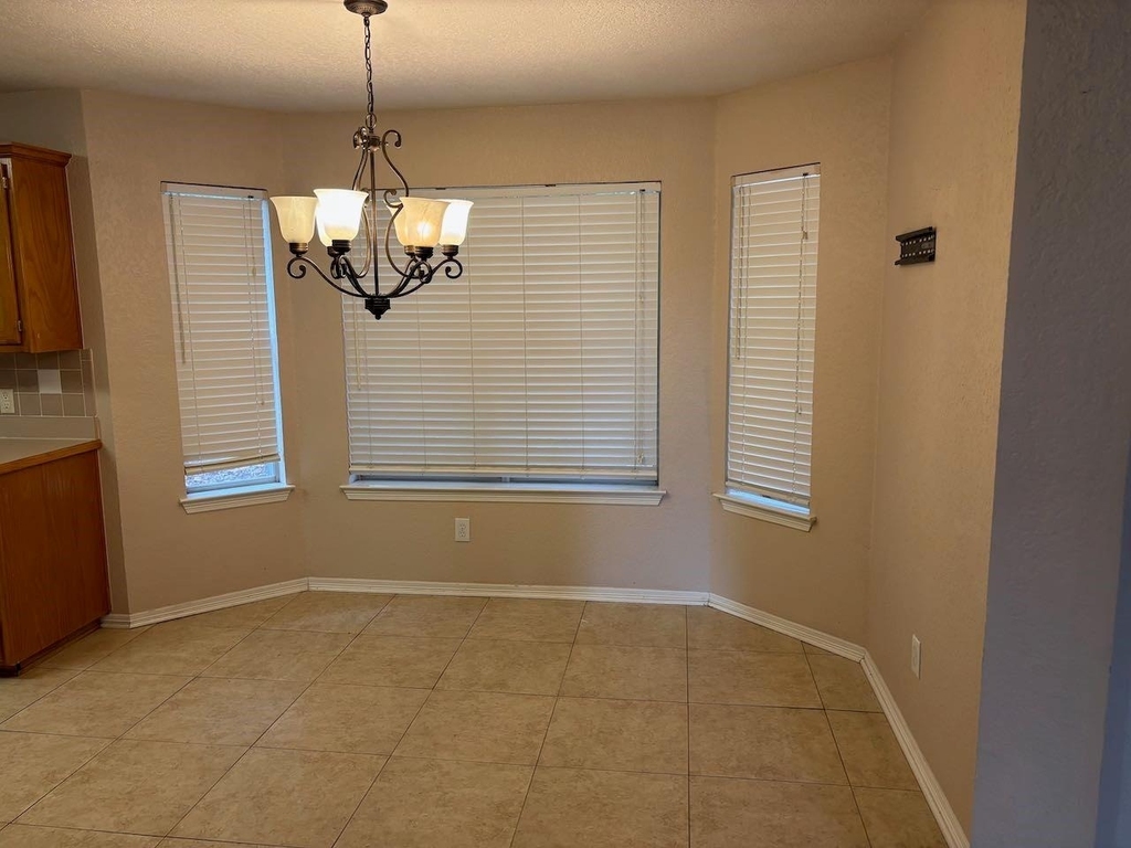 8109 Fox Chase Drive - Photo 4