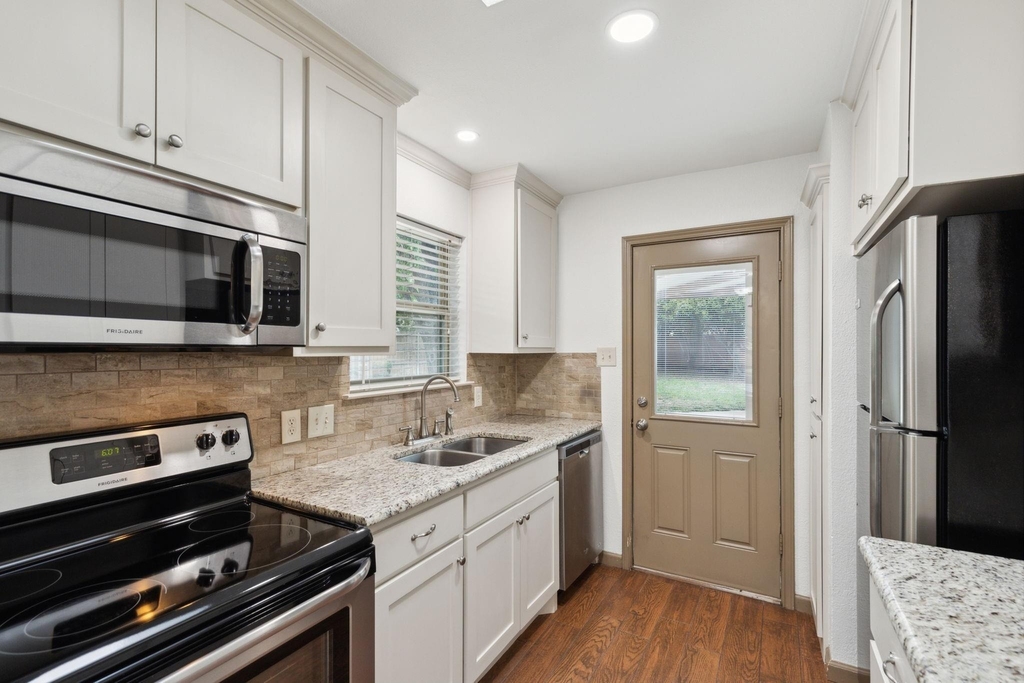 414 Bluegrass Lane - Photo 8