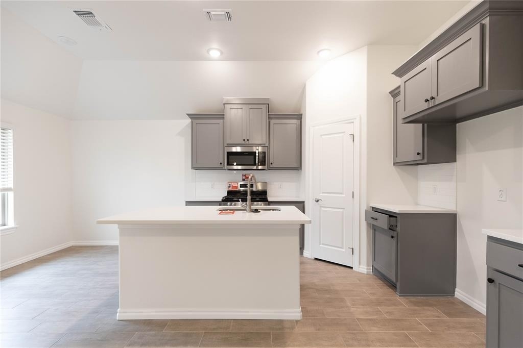 9228 Nw 86th Street - Photo 3