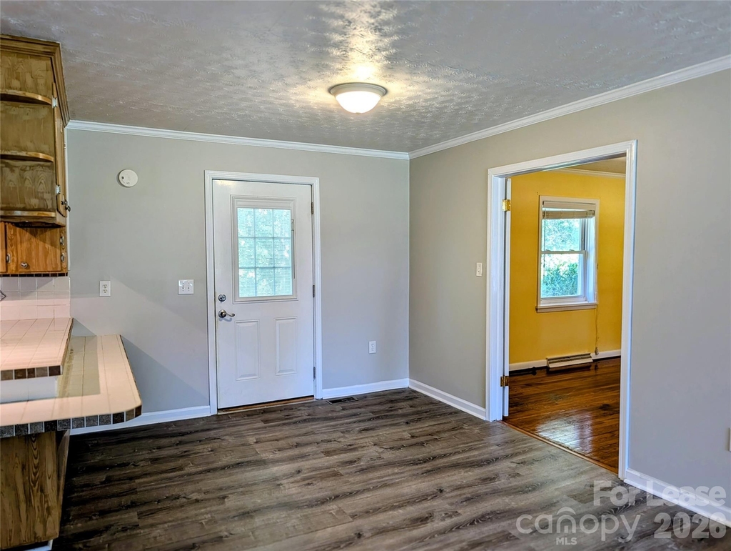 542 Elmwood Road - Photo 5