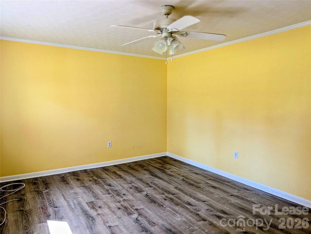 542 Elmwood Road - Photo 2