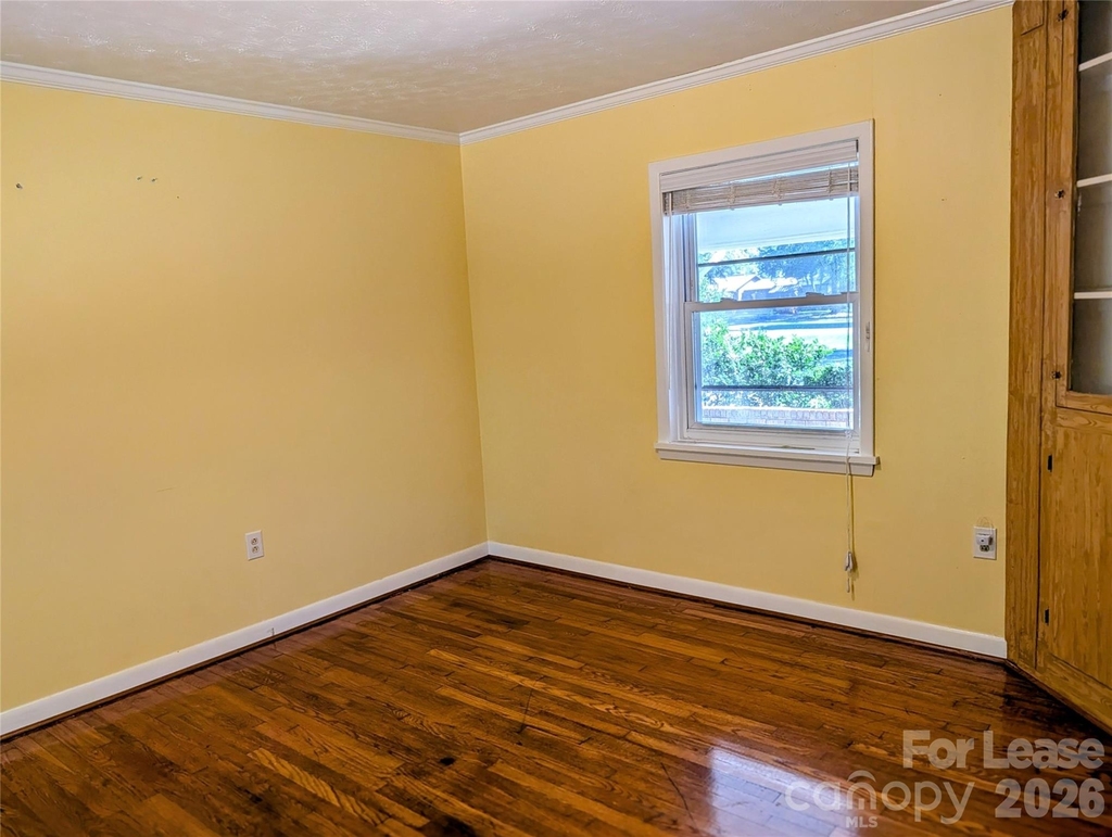 542 Elmwood Road - Photo 8