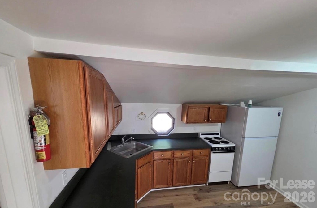102 Malvern Drive - Photo 3