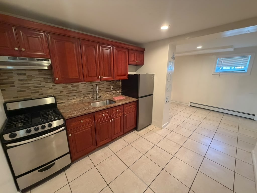 147th ave  2 bed beauty - Photo 1