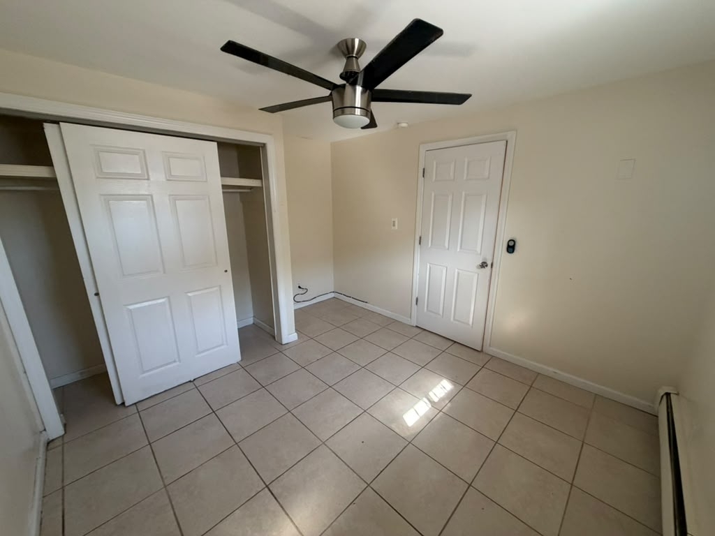 147th ave  2 bed beauty - Photo 2
