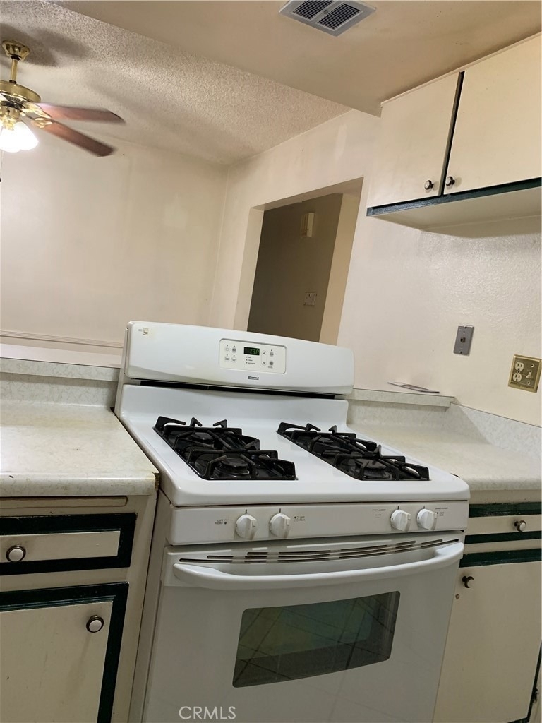 1424 Lynwood Way - Photo 3