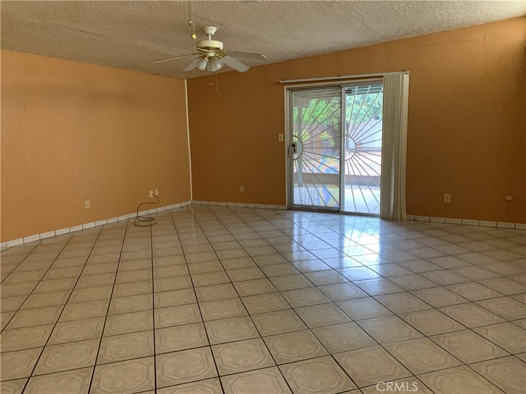 1424 Lynwood Way - Photo 4
