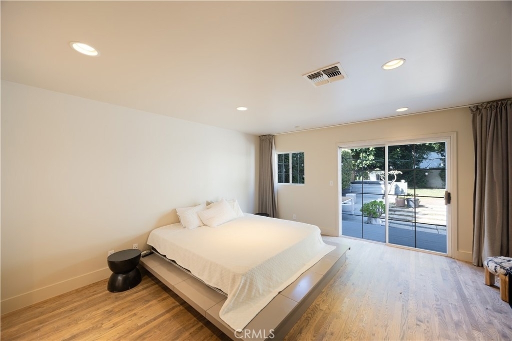 11049 Blix Street - Photo 18