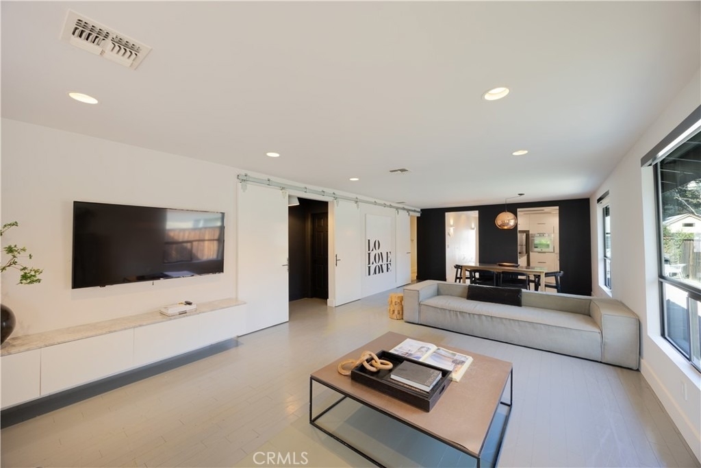 11049 Blix Street - Photo 7