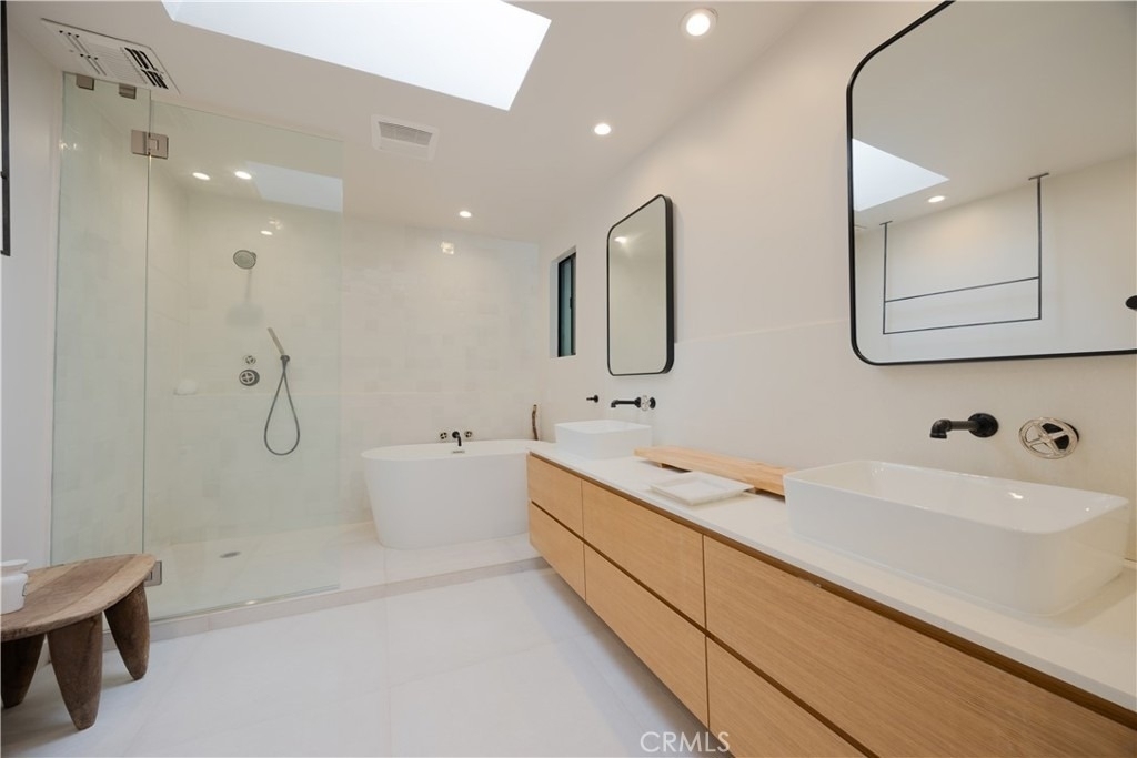 11049 Blix Street - Photo 22