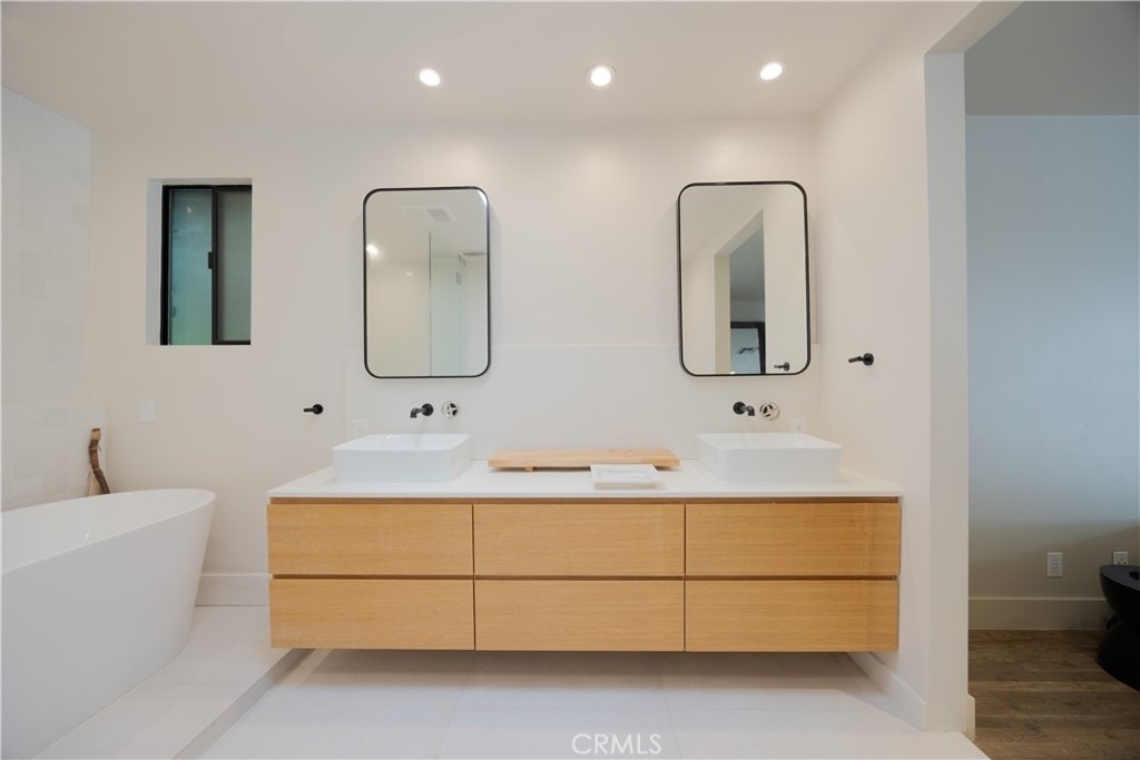 11049 Blix Street - Photo 21