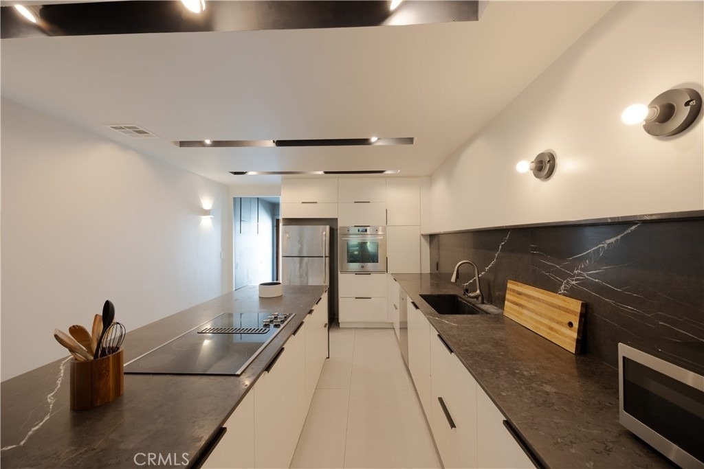 11049 Blix Street - Photo 15
