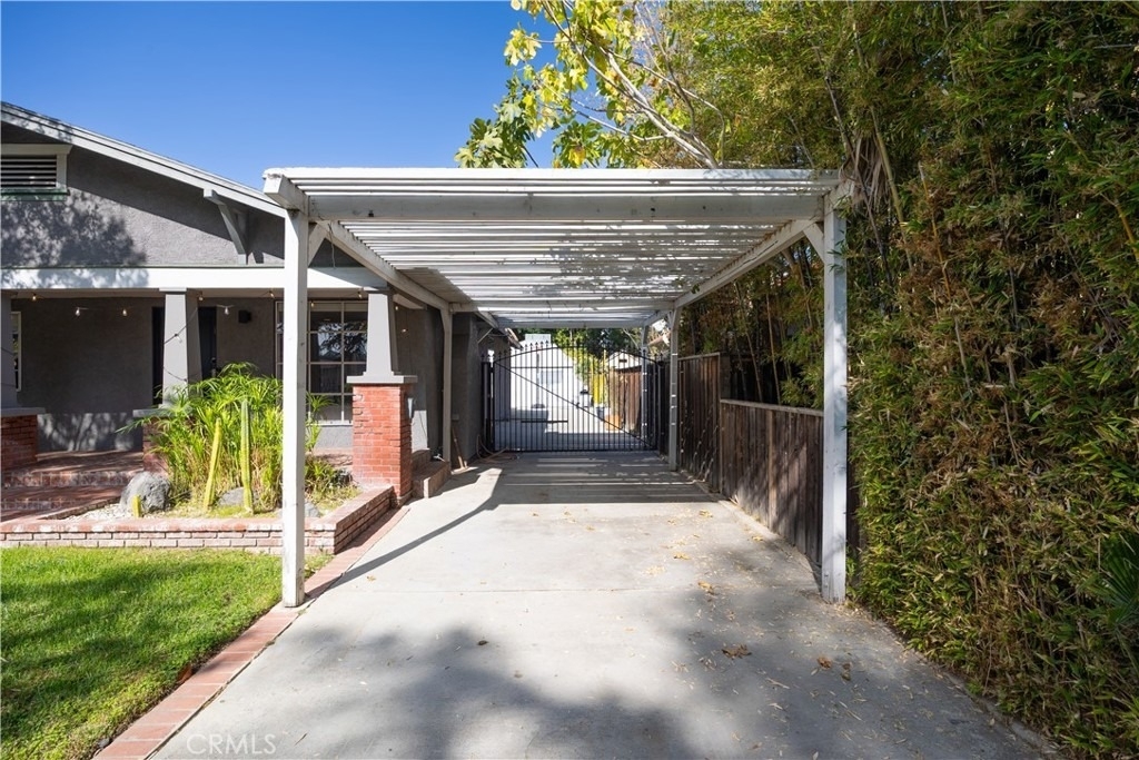 11049 Blix Street - Photo 3
