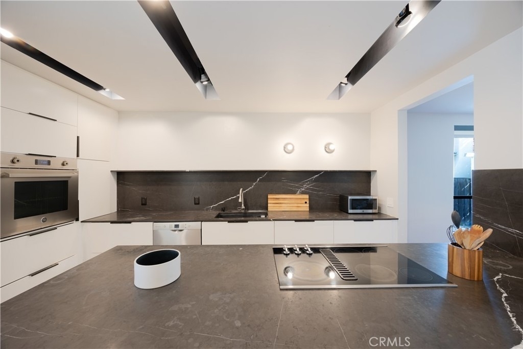 11049 Blix Street - Photo 14