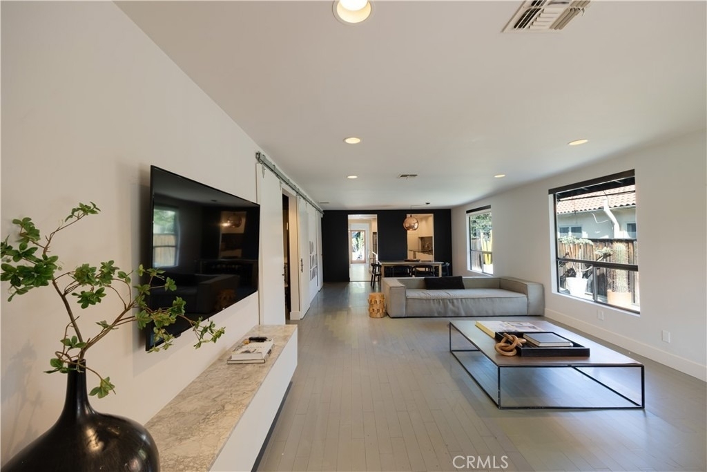 11049 Blix Street - Photo 6