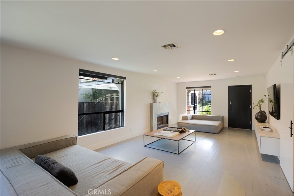 11049 Blix Street - Photo 12