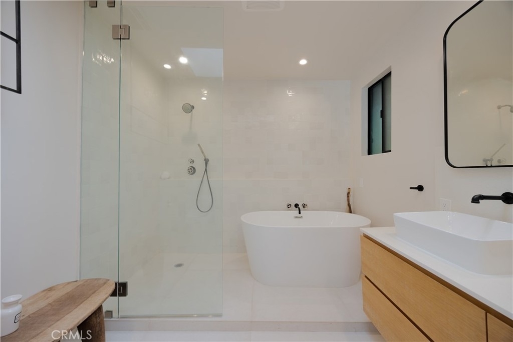 11049 Blix Street - Photo 20