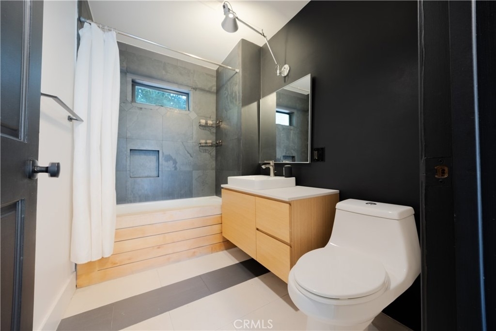 11049 Blix Street - Photo 25