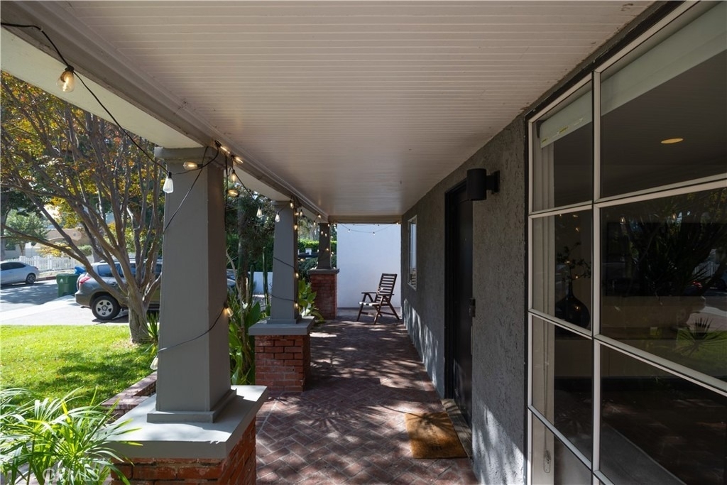 11049 Blix Street - Photo 4