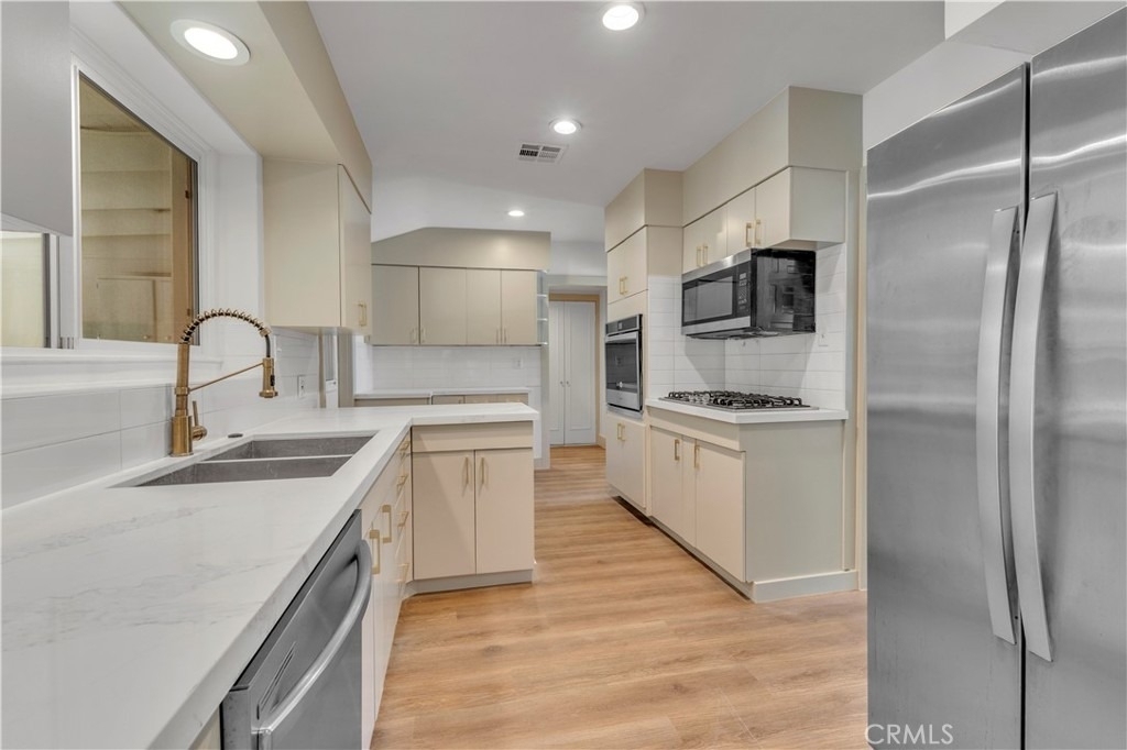 11944 Hesby Street - Photo 12