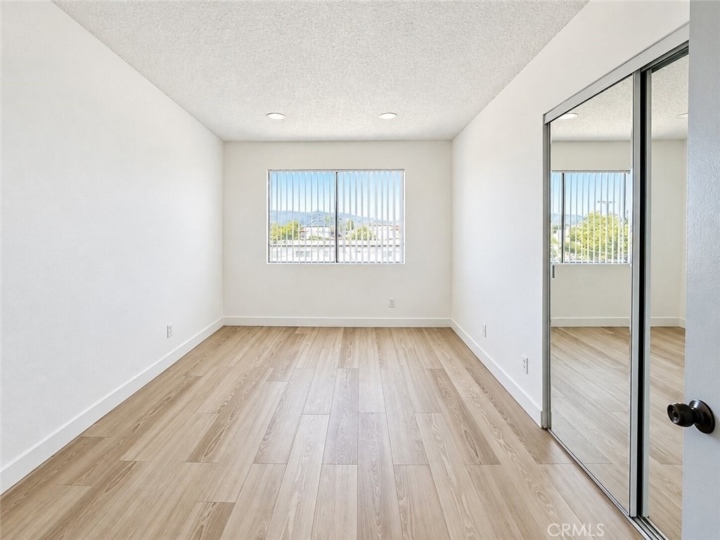 801 E Chestnut Street - Photo 4