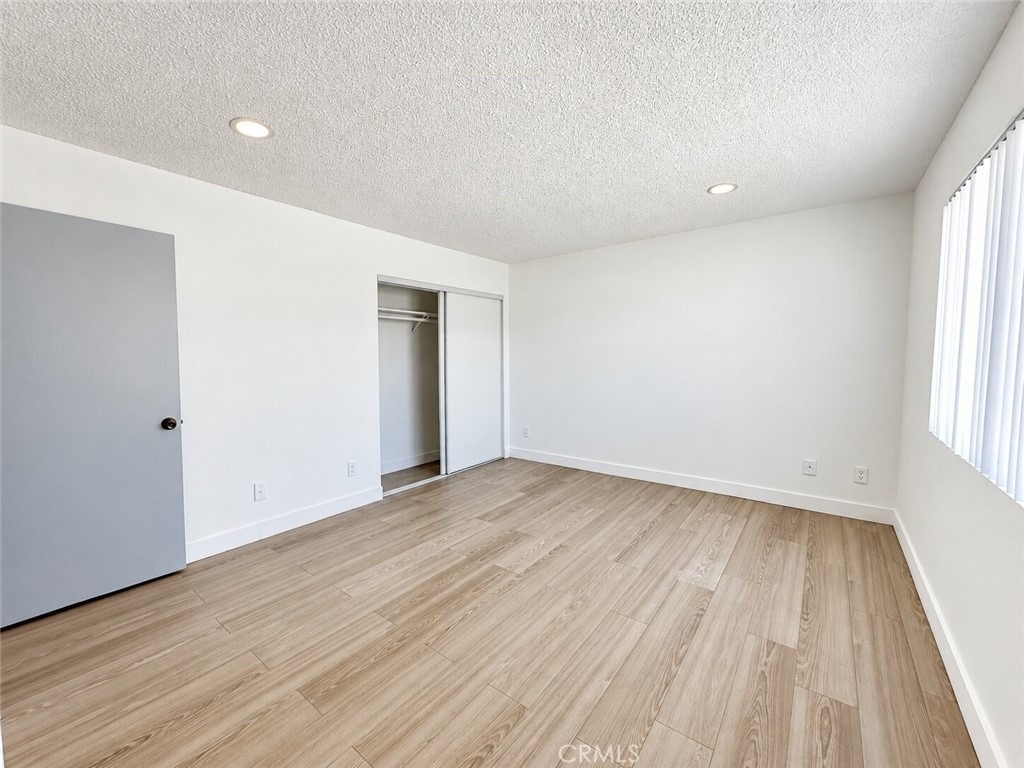 801 E Chestnut Street - Photo 7