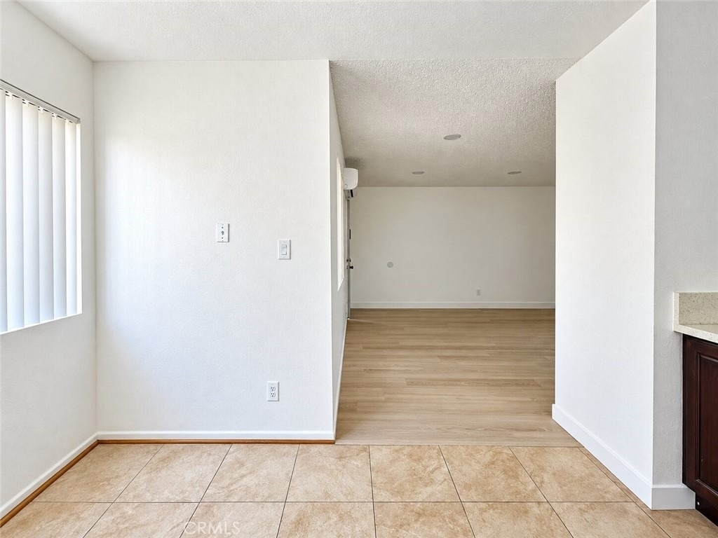 801 E Chestnut Street - Photo 3